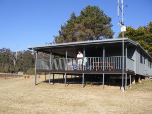 Cedar Cottage at start of Green Gully Walk